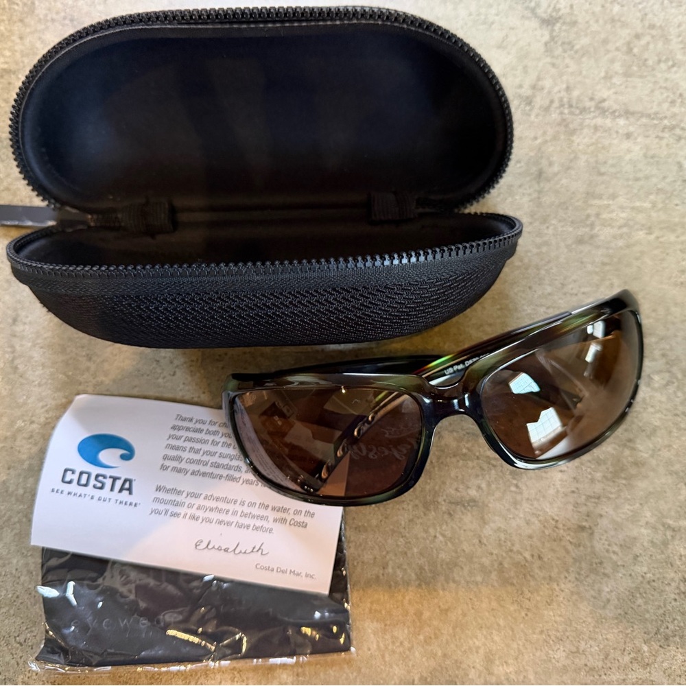 Costa Isabela Shiny Seagrass with Amber lenses Sunglasses with Case